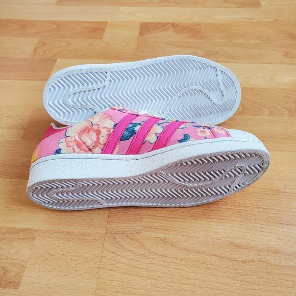 Shoes - Picture 4 of 4